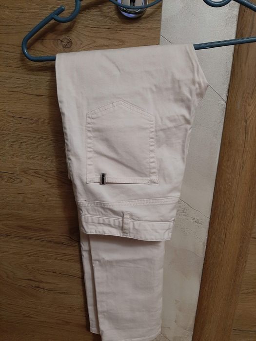 Дамски маркови дънки и панталони