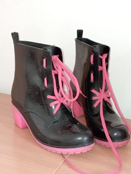 Резиновые туфлии