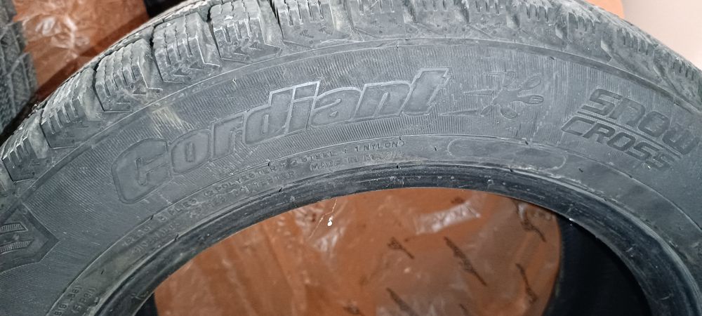 Продам шины зимние шипованные