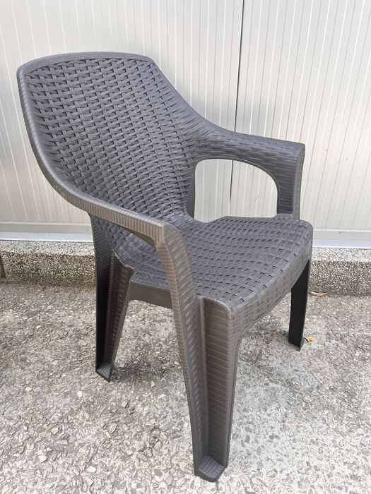 Пластмасови столове Бабел Тъмен ратан градински