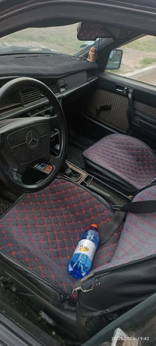 Продам Мерседес 190. Объем 2. Цена 1.5 мил.