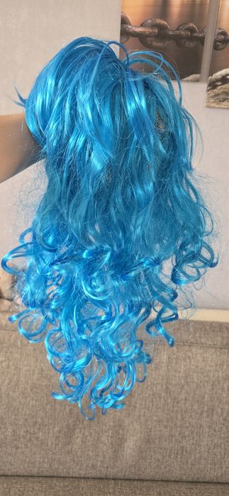 Парик голубого цвета