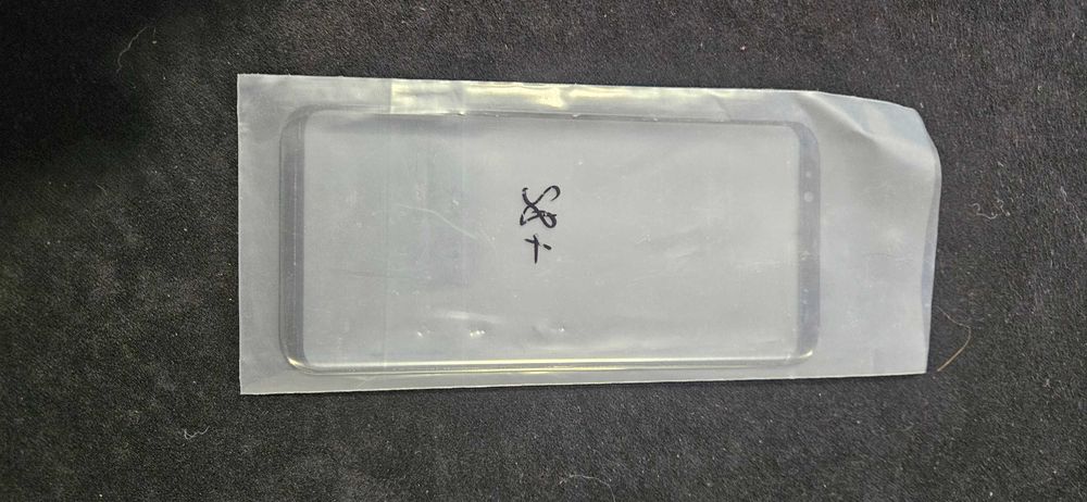 Vand carcasa(geam) noua parte fata samsung s8+!