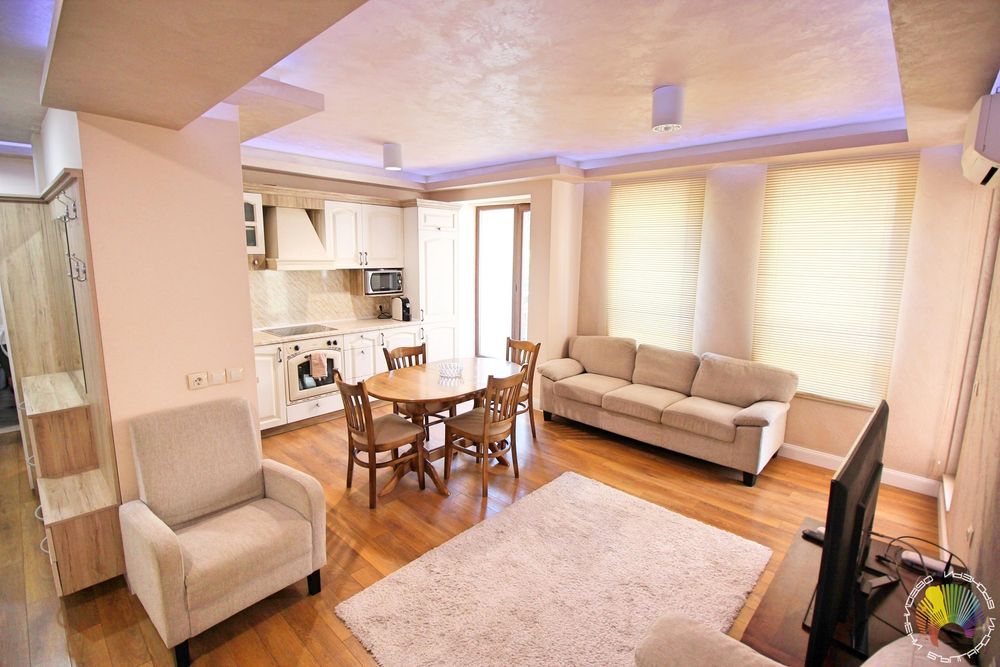 Дава се под наем Тристаен апартамент в Бургас, Център - 85 кв.м за 1200 € - Снимка #4