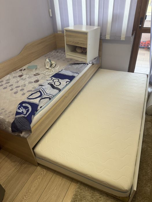 Двойно легло с издърпващо се легло без матраците