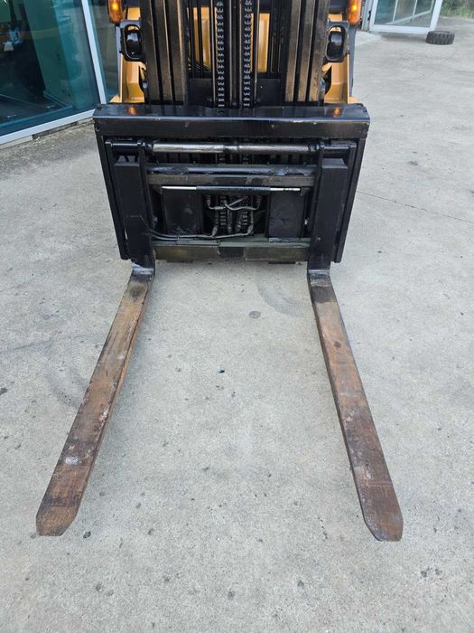 Motostivuitor Stivuitor Caterpillar 2500kg  4 functi hidraulice