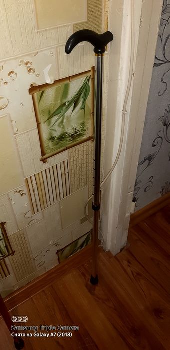 Продам трости очень легкие.