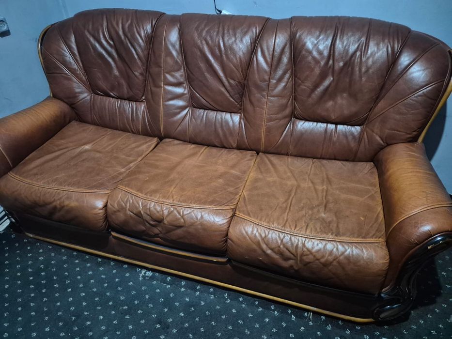 Продам диван кожаный раскладываеться