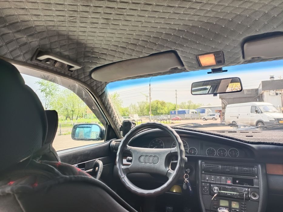 Машина  audi 100 c4 2.6