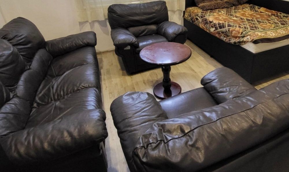 Кожена гарнитура