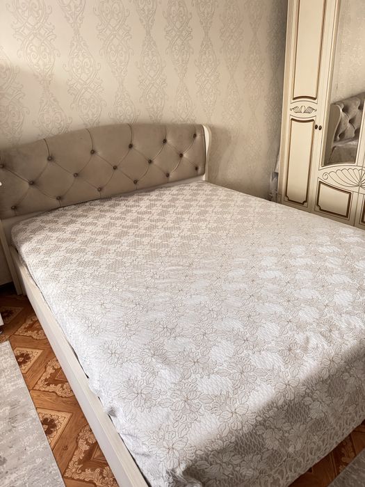 двуспальная кровать