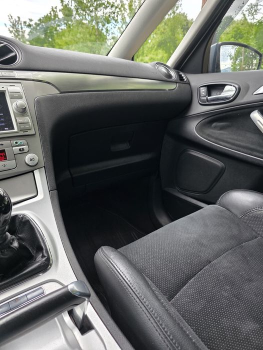 Прадавам Ford  S -Max 2,5 ST