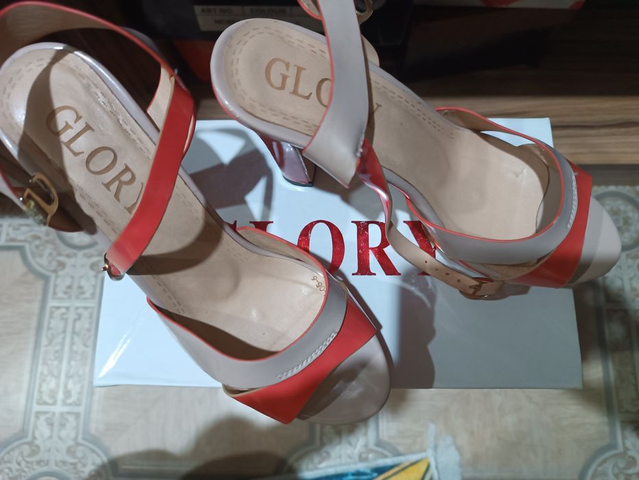 Продам босоножки б/у