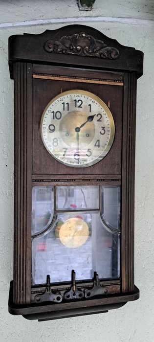 - Ceas vechi cu pendula -