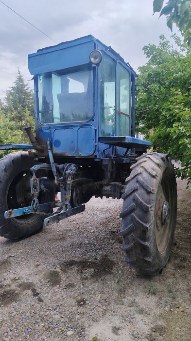 Traktor 28 sotiladi