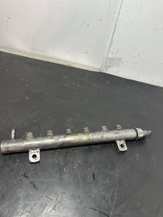 Rampa injectoare volkswagen Vw Crafter 2.5 TDI 076130093C