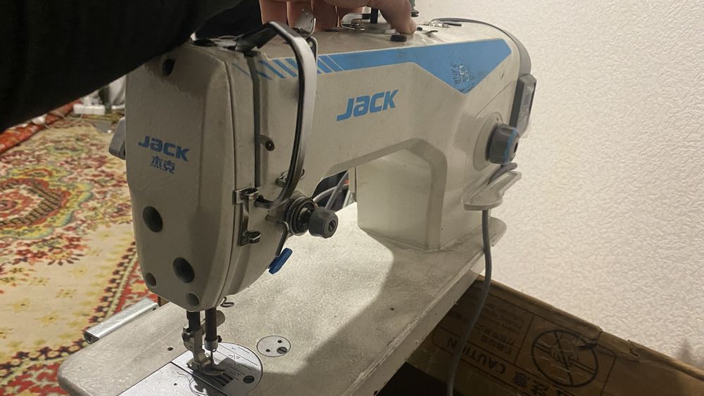 Продам швейную машину Jack 5