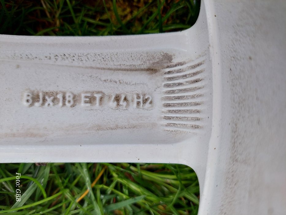 4 Roți 225/40R18, jante 8J, anvelope iarnă