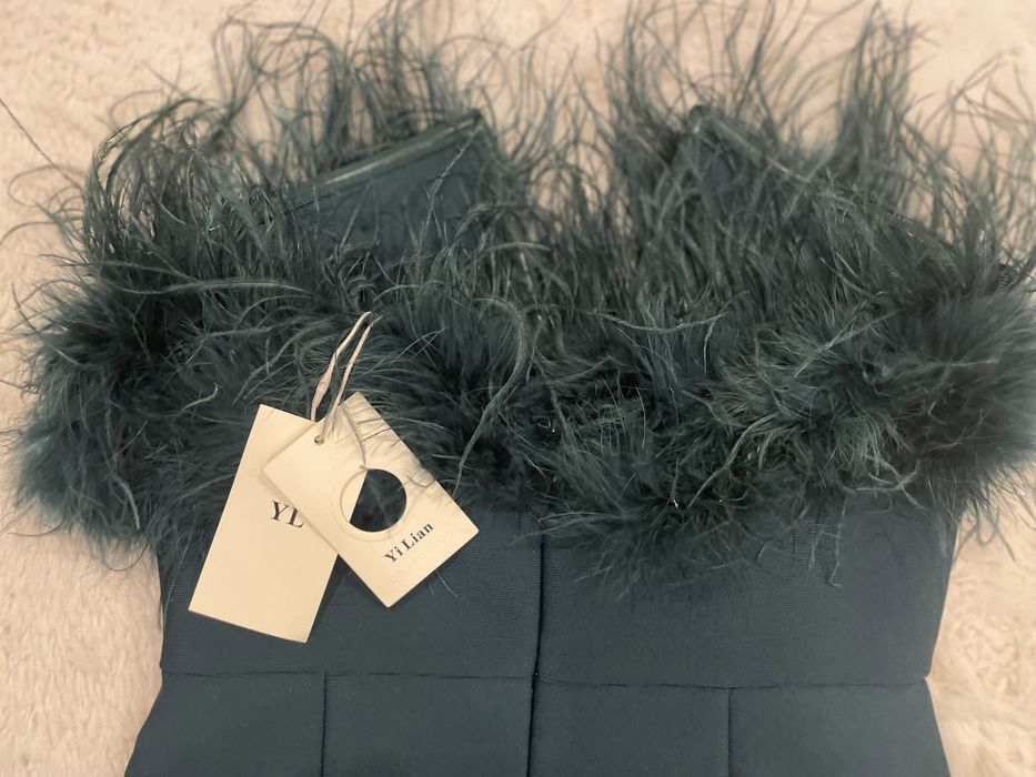 Къса рокля с пух