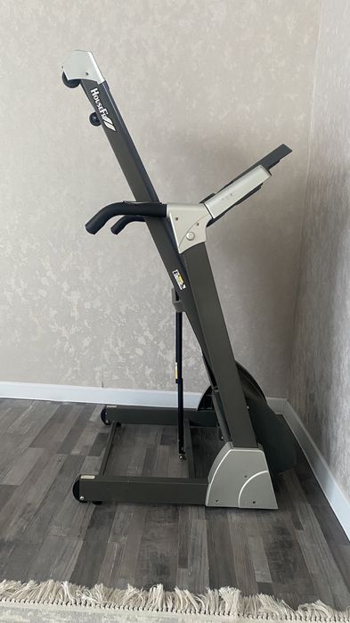 Продаю беговую дорожку срочно