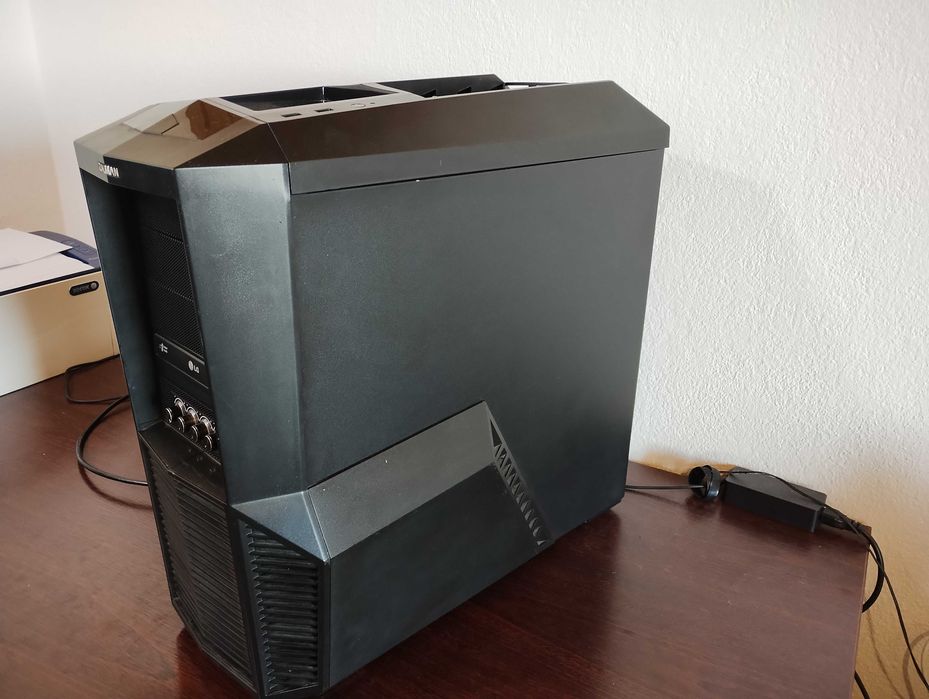 Геймърски компютър Asus B150 Intel I7 7700 16GB RAM Radeon RX570 8GB