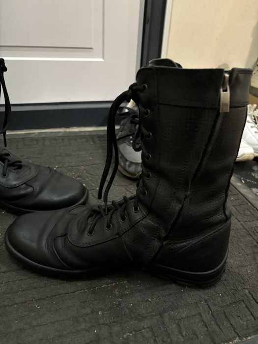 Черные берцы для