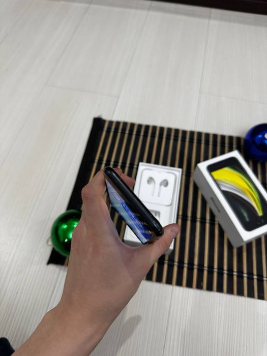 Продам айфон се iphone se