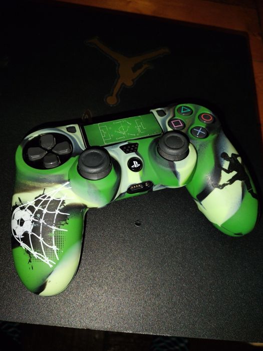 PS4 pro 1 TB с две конзоли