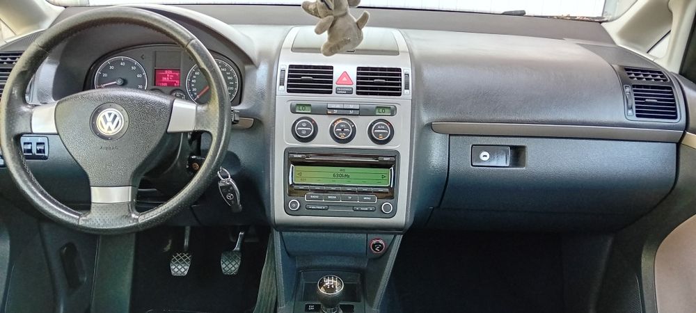 Vând  Vw Turan  cross  an 2009  ,7 locuri Facelift   crom