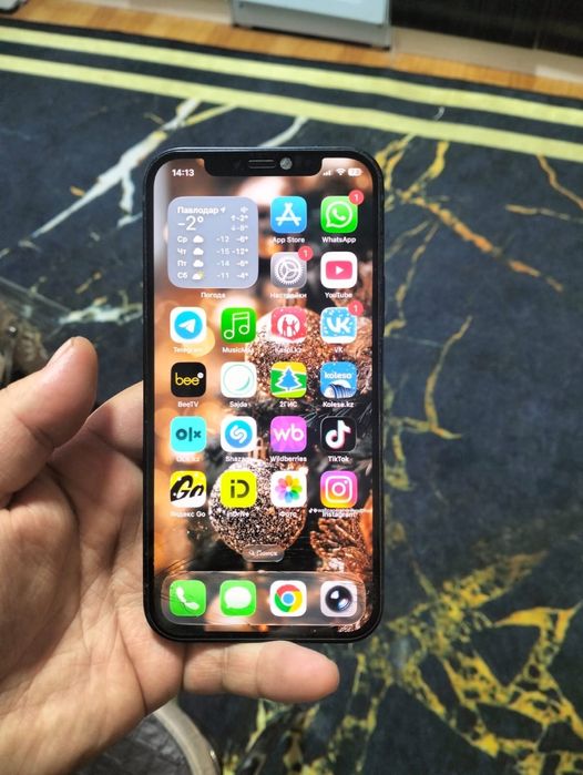 Продам Айфон 12