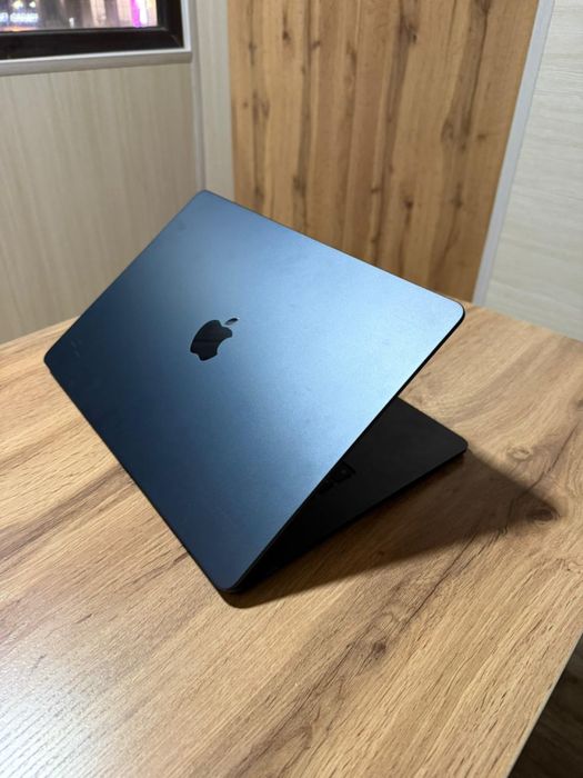 Продам Макбук Air 15