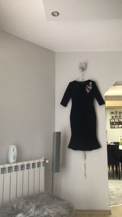 черна официална рокля