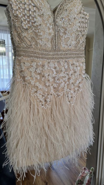 Официална рокля с естествени пера