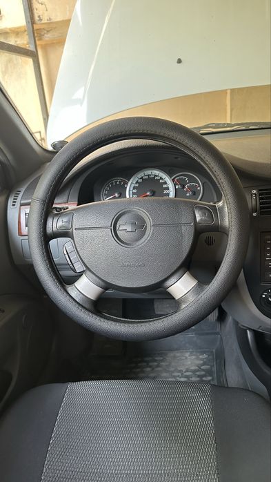 Lacetti 1.8 автомат 3 позиция, 40000 пробег