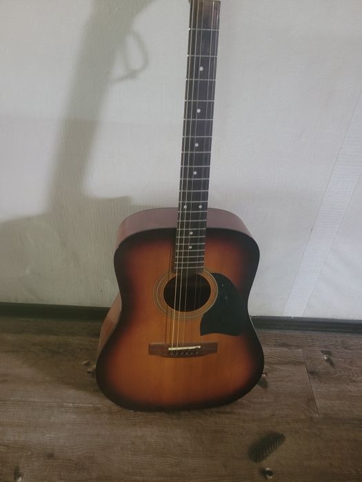 Продам гитару. Б /У