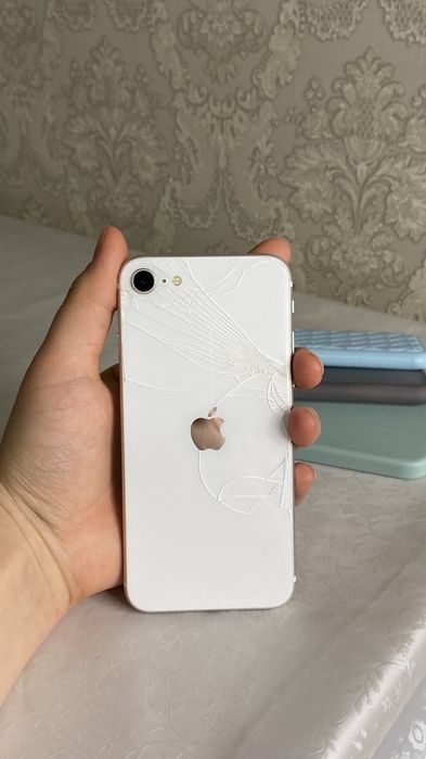 iPhone se 2020 64 гб «СРОЧНО ПРОДАМ»