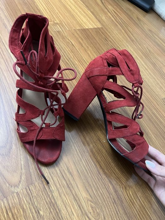 Много разных босоножек 2000тг