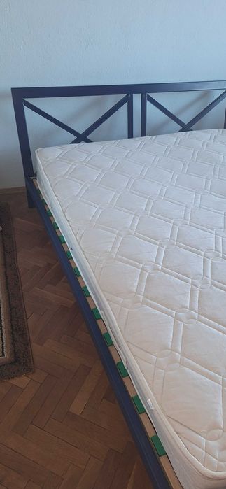 Метално легло с матрак