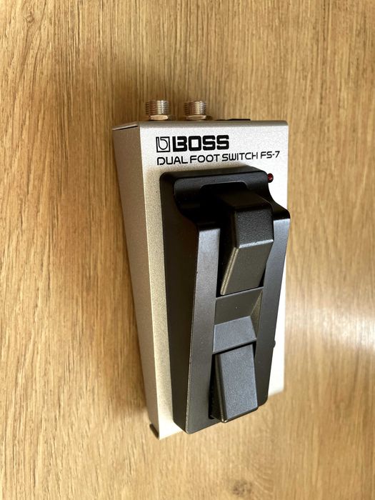 Продавам футсуич BOSS FS-7