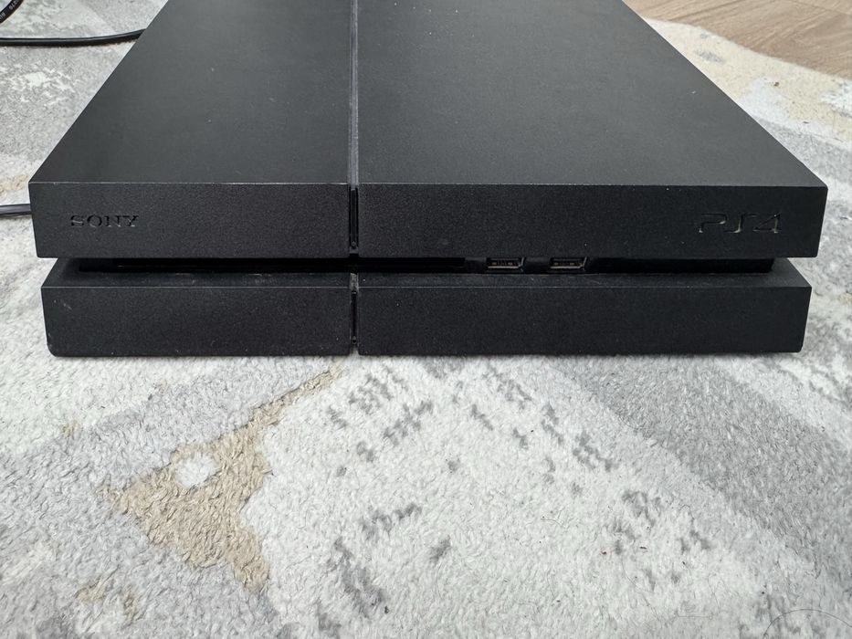 Продам Sony Play Station 4 PS4
