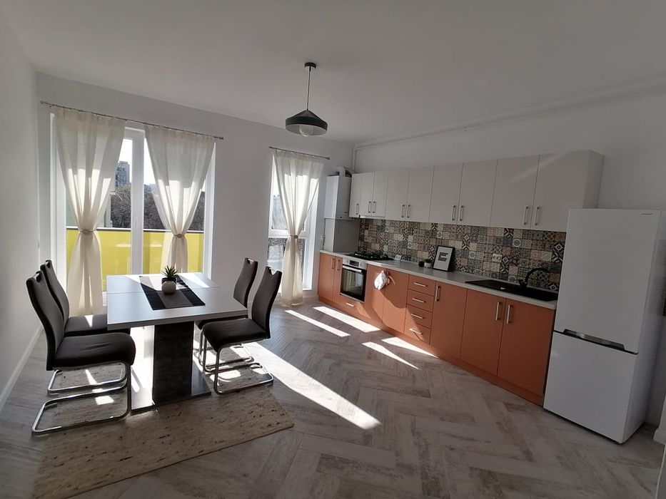 Apartament 3 camere cu parcare