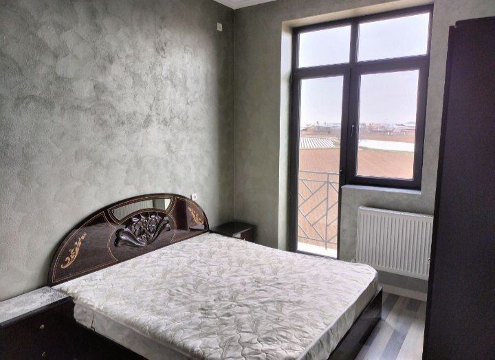 Arenda kvartira uch qaxraman challa qozoqda betonkaga yaqin Srochna