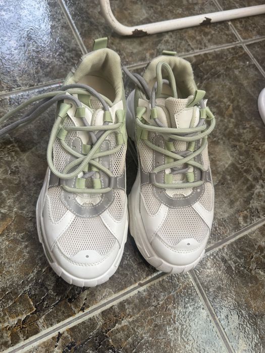 Дамски маратонки Adidas, Muvid