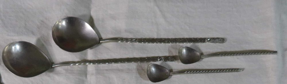 Мельхиоровые ложки с витой ручкой СССР и лопатка для торта