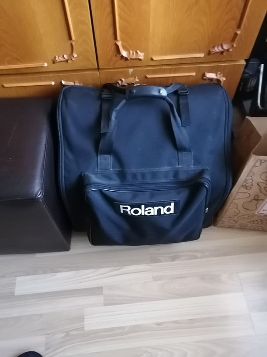 Vând acordeon Roland fr3s