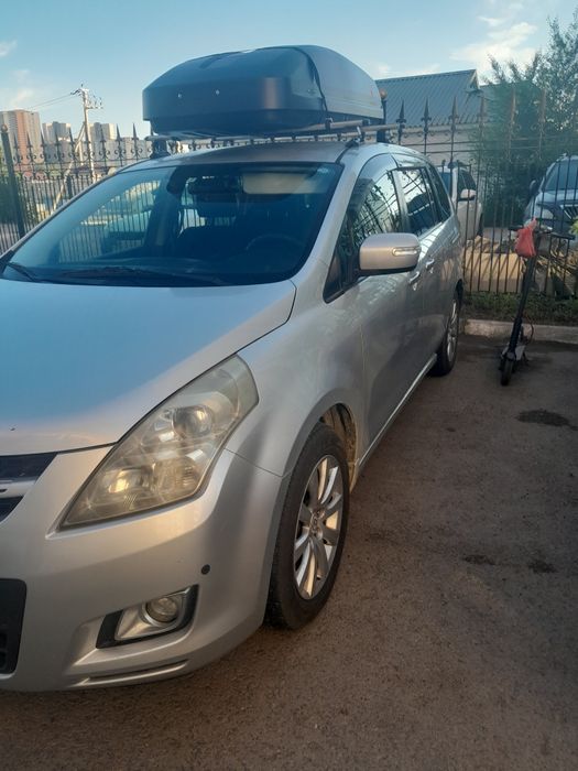 Минивень Мазда МПВ 2007 г