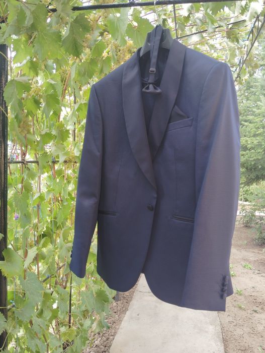 Costum bărbat format din 4 piese .