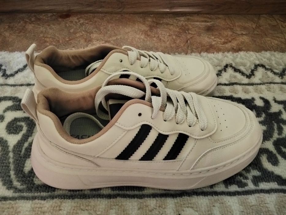 Продам новые кросовки