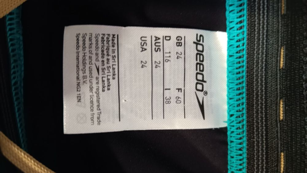 Продавам състезателен бански