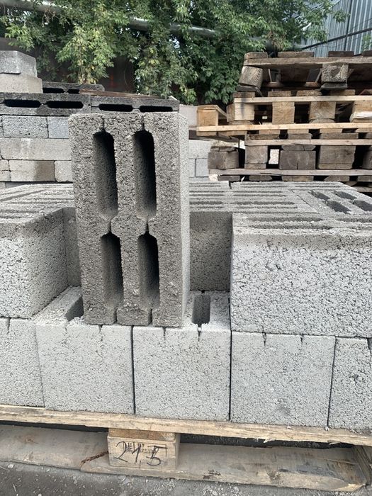 Шлакоблок, бетонит, пескоблок.